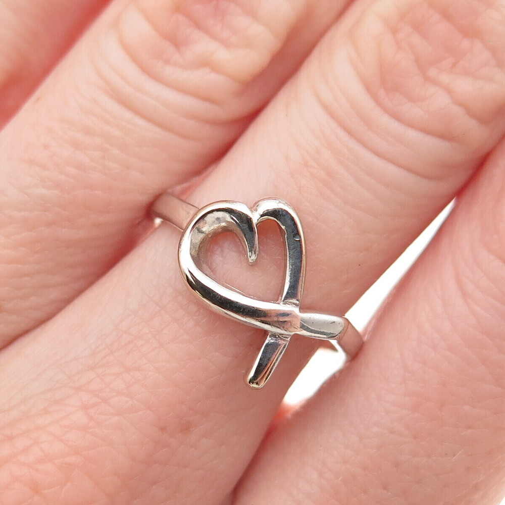 925 Sterling Silver Vintage Loving Heart Ring Size 7.5